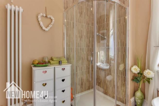 FAMILY BATHROOM:
