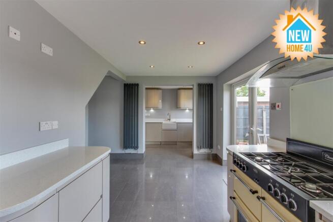 KITCHEN / DINING AREA: