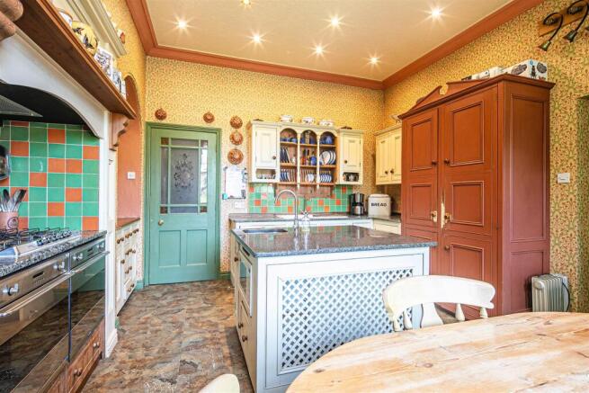 4 bed Semi-Detached for sale Image 5