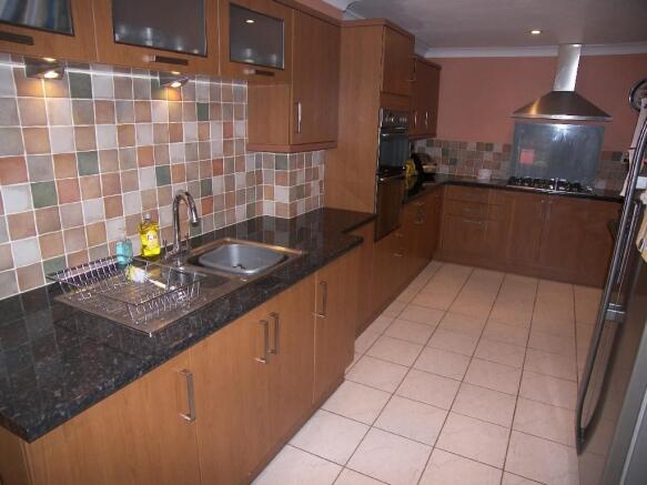 KITCHEN/BREAKFAST
