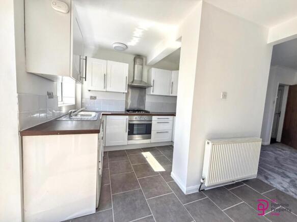 2 bed Semi-Detached to rent Image 11