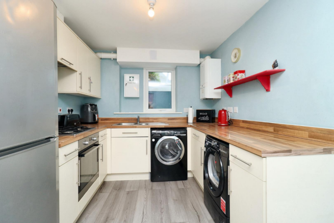 3 bed Semi-Detached for sale Image 9