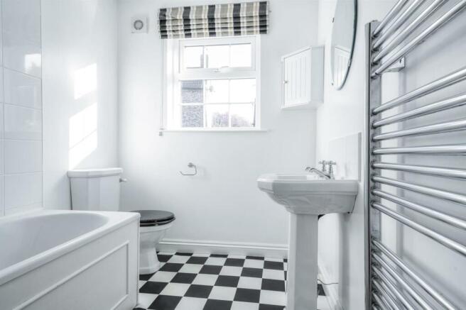 Daveen bathroom.jpg