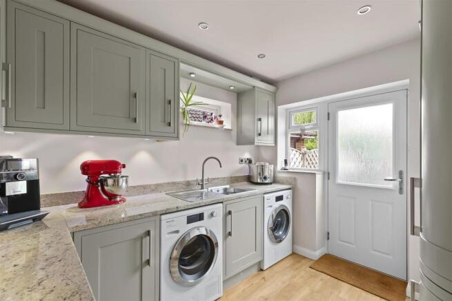 4 bed House for sale Image 9