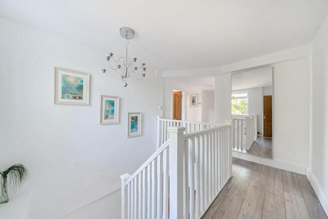 6 bed Detached for sale Image 12