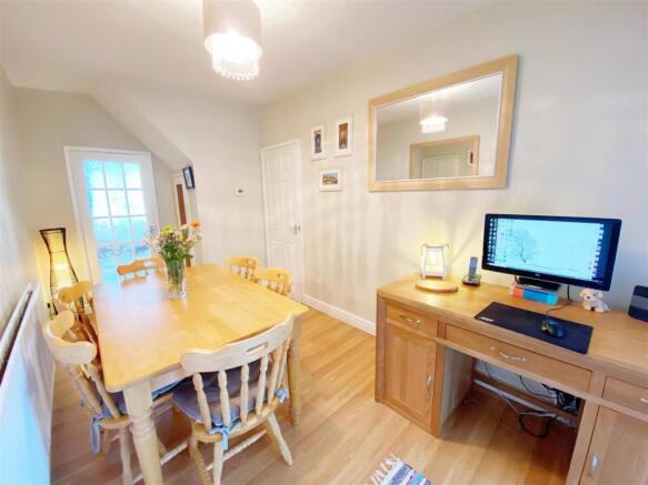 Dining Room pic 4.jpg
