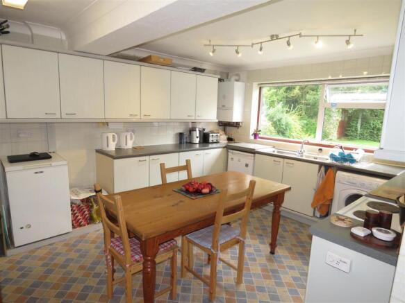Kitchen 2.JPG