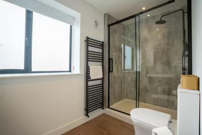 2 bed Flat to rent Image 5