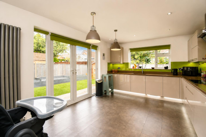 3 bed Semi-Detached for sale Image 11