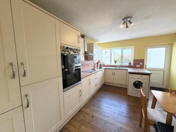 4 bed Semi-Detached for sale Image 6