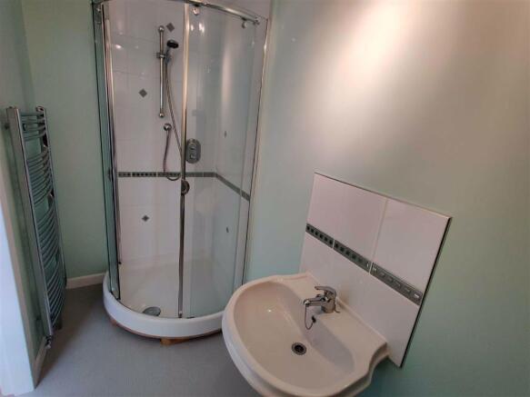 EN SUITE SHOWER ROOM