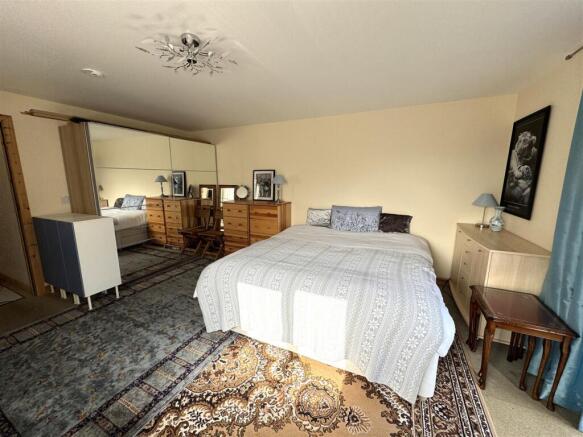 BEDROOM 12.jpg