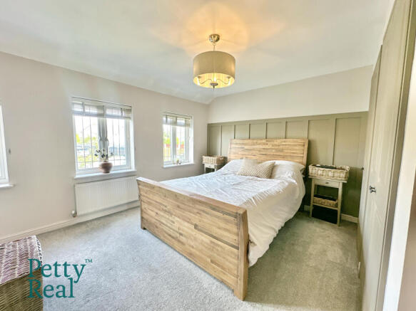 4 bed Detached for sale Image 5