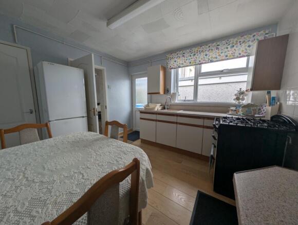 Kitchen b