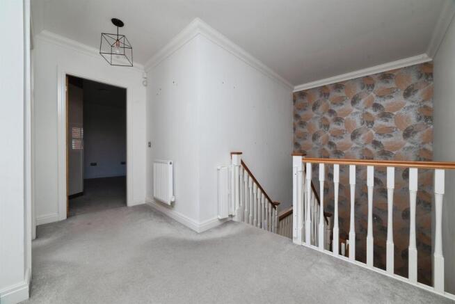 4 bed Detached for sale Image 11