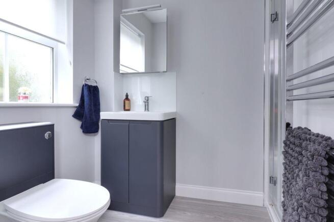 Ensuite to Bed 1