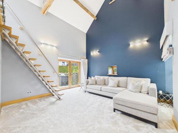 5 bed Detached for sale Image 8