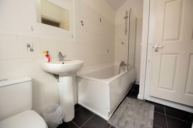 6 bed House to rent Image 4