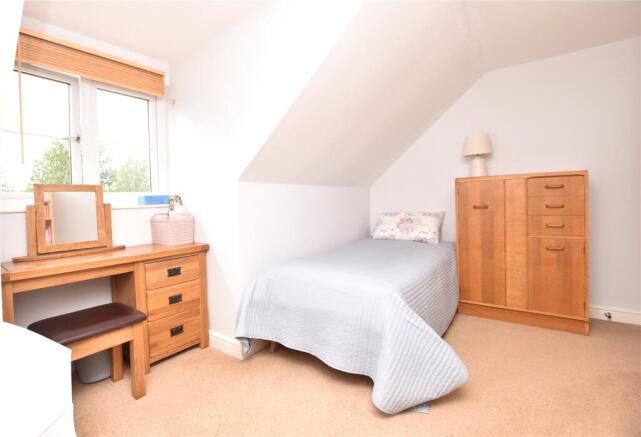 6 bed Detached for sale Image 11