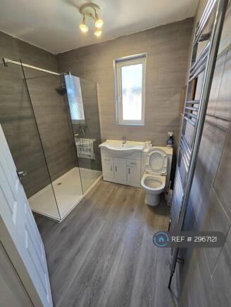 3 bed Terraced to rent Image 6