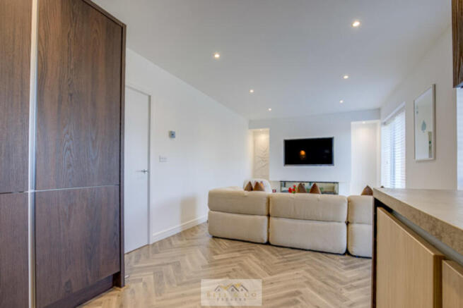 2 bed Apartment for sale Image 8