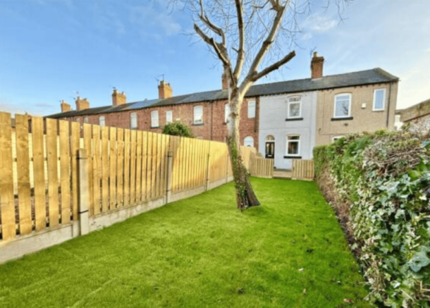 2 bed Terraced to rent Image 12