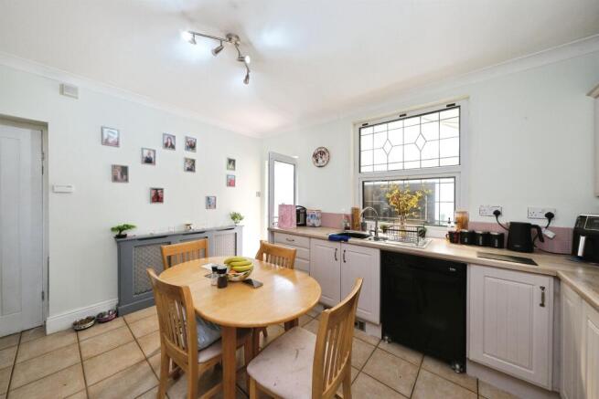3 bed Semi-Detached for sale Image 7