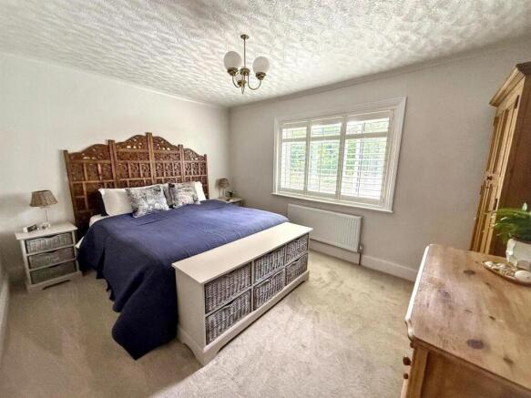 3 bed Semi-Detached for sale Image 12