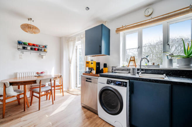 1439527-7-69d7851...