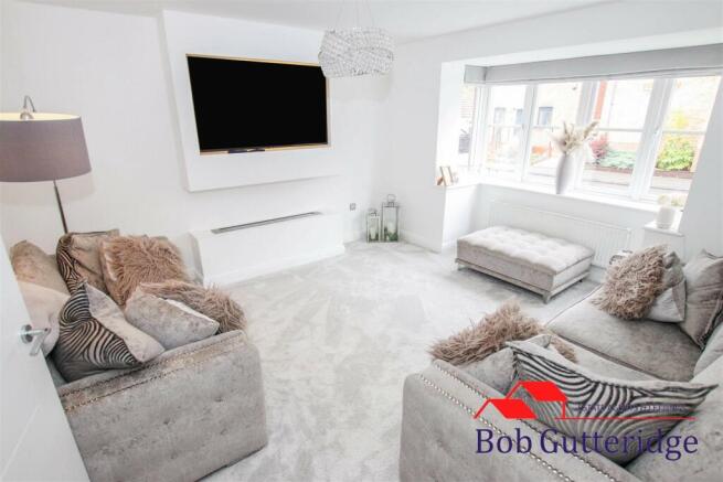 BAY FRONTED LOUNGE