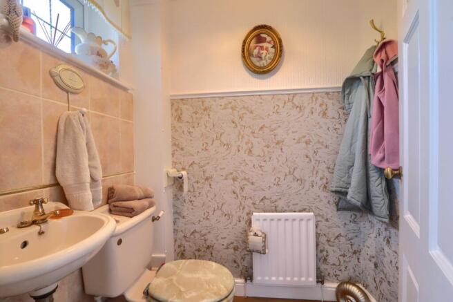 4 bed Detached for sale Image 9