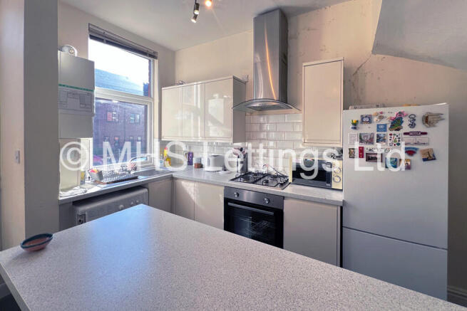 3 bed Terraced to rent Image 4