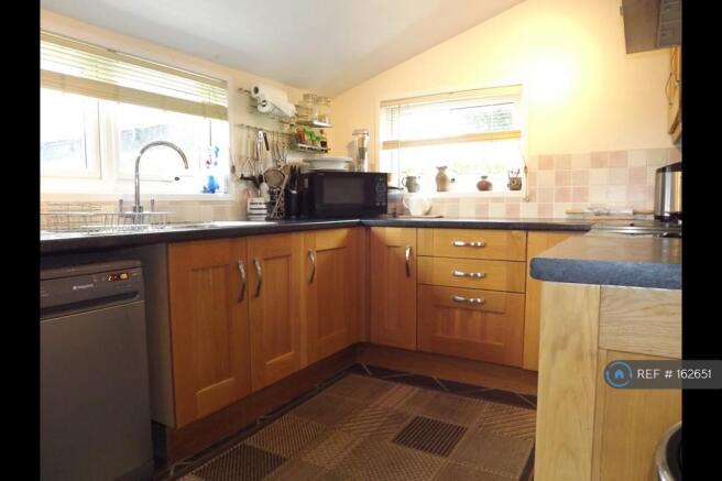 Kitchen (b)