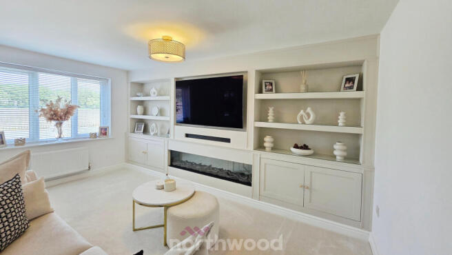 5 bed Detached for sale Image 8