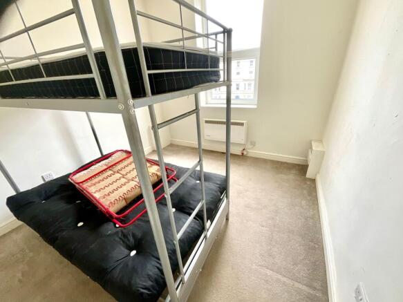 2 bed Flat to rent Image 7