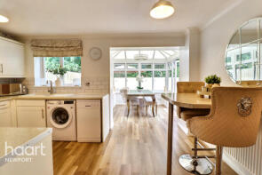 122, Manor Park, Newport NP10 8SD