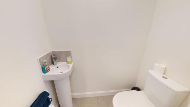 3 bed Semi-Detached to rent Image 5