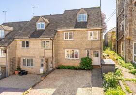 11, Gumstool Hill, Tetbury GL8 8DG