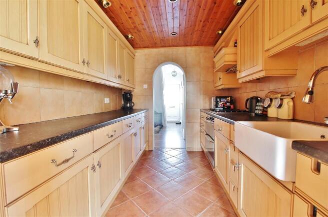 Kitchen Photo 2