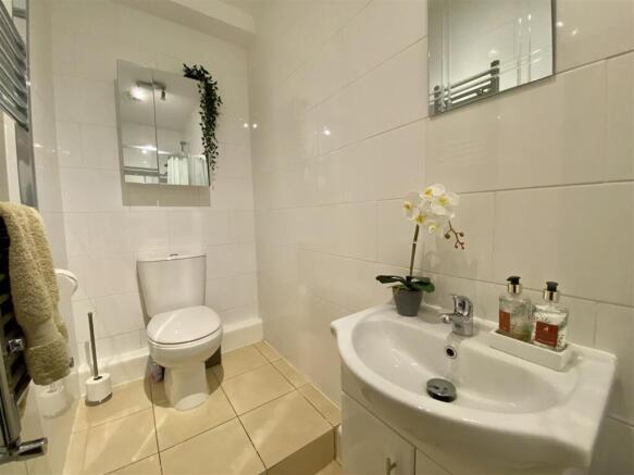 4 bed Semi-Detached for sale Image 11