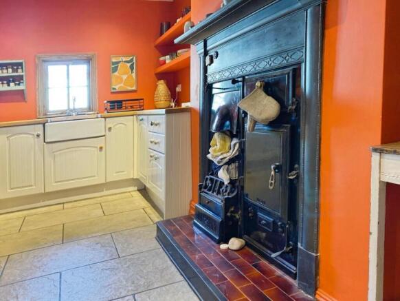 3 bed Terraced to rent Image 6
