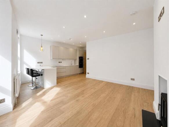 2 bed Apartment for sale Image 8