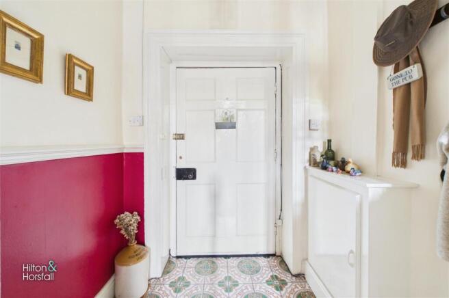 5 bed Town House for sale Image 6