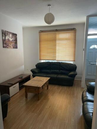 4 bed Terraced to rent Image 5