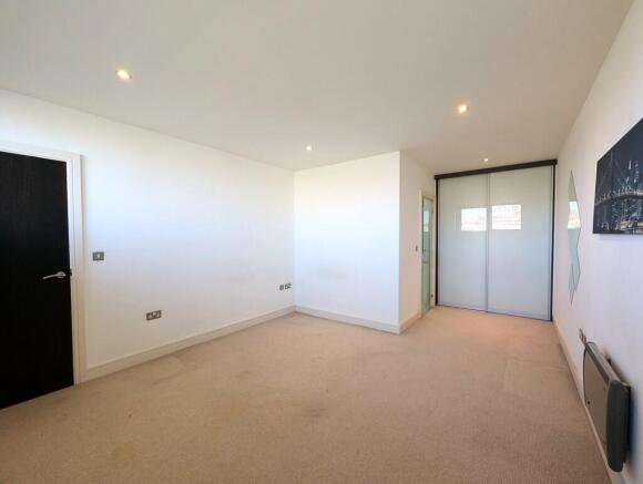 2 bed Apartment for sale Image 6