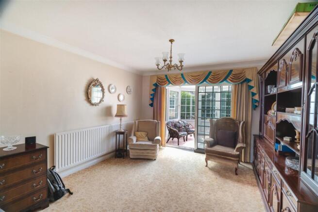 5 bed Detached for sale Image 6