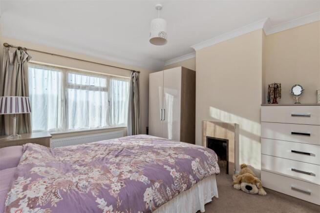 Bedroom 1 (2).jpg