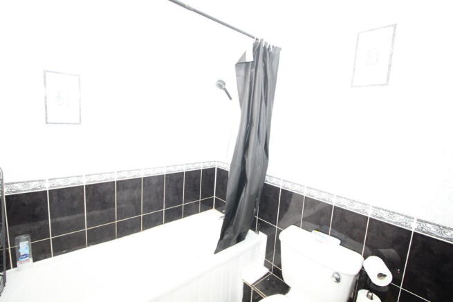 2 bed Ground Flat for sale Image 6