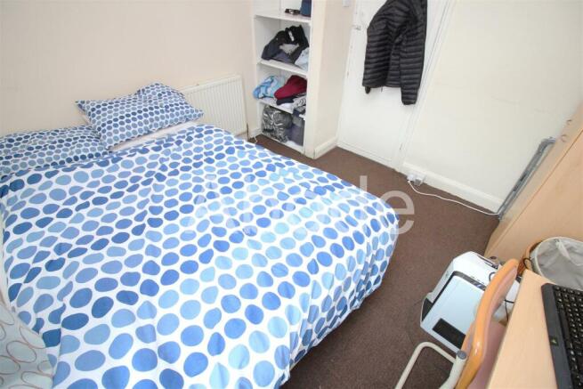 4 bed House to rent Image 7