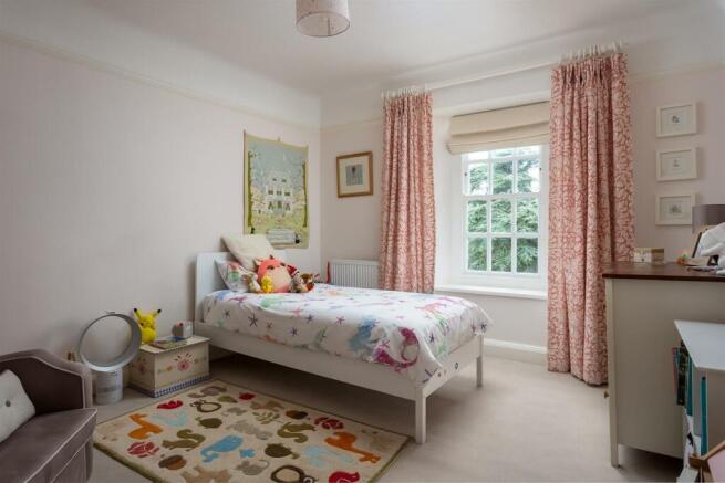54 - Overbutterrow House - GL5 5BP - Web.jpg